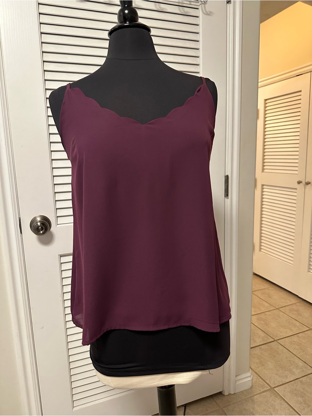 PaperMoon Women's Scalloped V-Neck Camisole - Wine